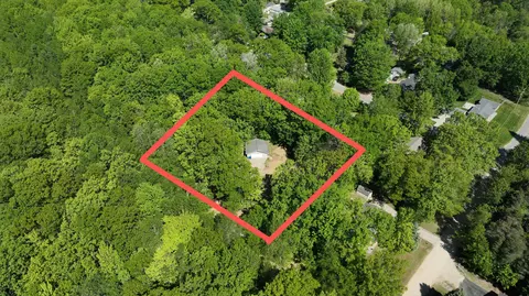 302 Bay City Trl, Houghton Lake, MI 48629