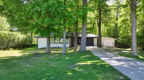 1351 Cedar Ct, Gladwin, MI 48624