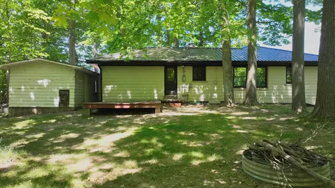 1351 Cedar Ct, Gladwin, MI 48624