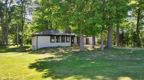 Exterior - 1351 Cedar Ct, Gladwin, MI 48624 photo 2 of 11