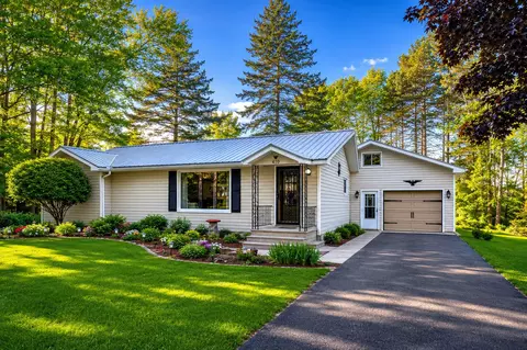410 Terrace Dr, Houghton Lake, MI 48629