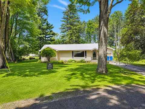 410 Terrace Dr, Houghton Lake, MI 48629