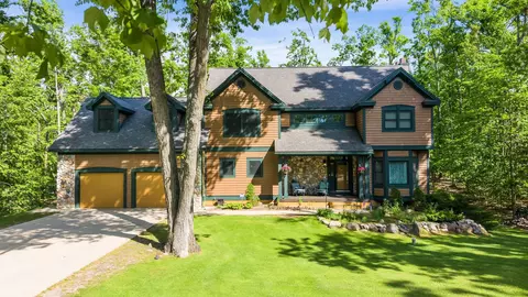 5482 Choctaw Ct, Gaylord, MI 49735