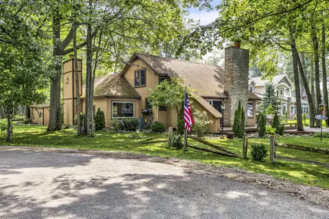 159 Dale Dr, Houghton Lake, MI 48629