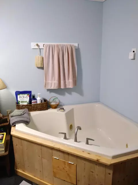 Bath - 3129 Oaks Rd, Fairview, MI 48621 photo 5 of 7
