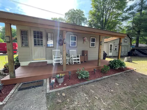 127 Mallard Ave, Houghton Lake, MI 48629