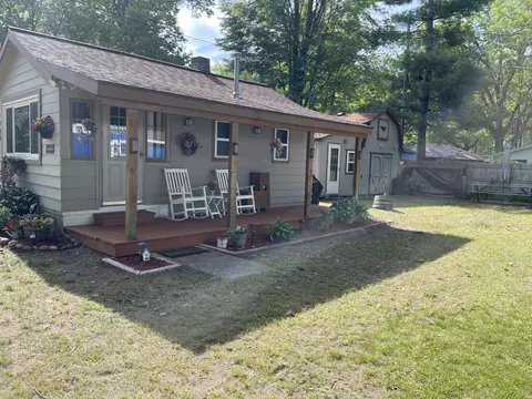 127 Mallard Ave, Houghton Lake, MI 48629