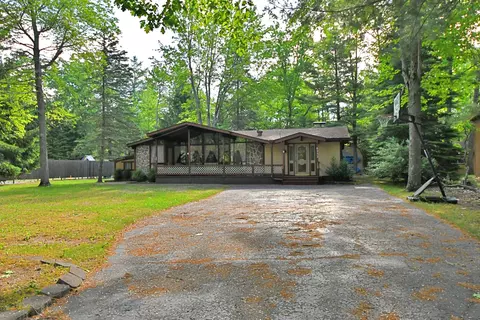 6252 Clearbrook Dr, Saint Helen, MI 48656