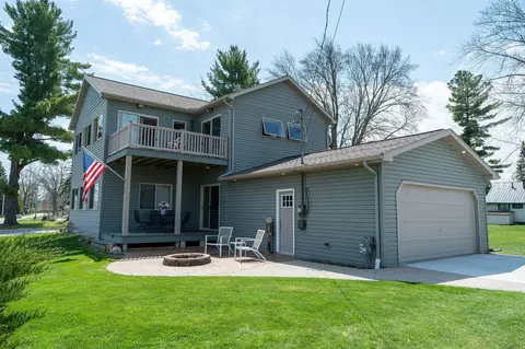 607 Shoreline Dr, Houghton Lake, MI 48629