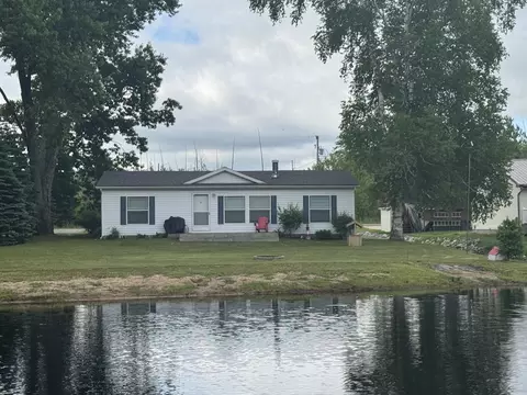 304 Lake James Dr, Prudenville, MI 48651