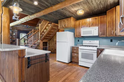 Kitchen - 425 Maxwell Rd, Cheboygan, MI 49721 photo 2 of 5