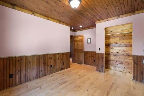 Bedroom - 425 Maxwell Rd, Cheboygan, MI 49721 photo 4 of 6