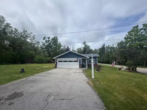 15105 Beaumont Dr, Cheboygan, MI 49721