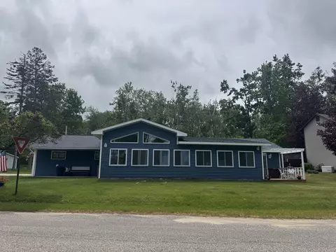 15105 Beaumont Dr, Cheboygan, MI 49721