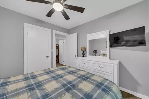 Bedroom - 503 Sheffield Dr, Roscommon, MI 48653 photo 2 of 4
