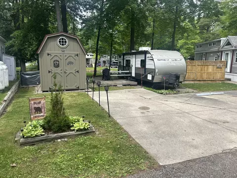 2757 Owens Unit 65 Dr, Houghton Lake, MI 48629