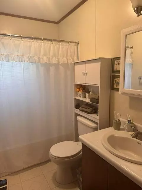 Bath - 4702 W Pine Dr, Roscommon, MI 48653 photo 1 of 1