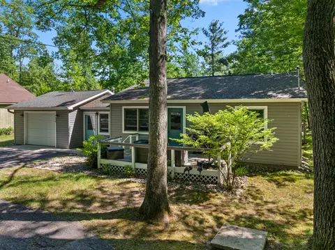 Exterior - 124 Bourbon St, Roscommon, MI 48653 photo 10 of 11
