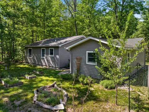 Exterior - 124 Bourbon St, Roscommon, MI 48653 photo 8 of 11