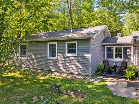 Exterior - 124 Bourbon St, Roscommon, MI 48653 photo 6 of 11
