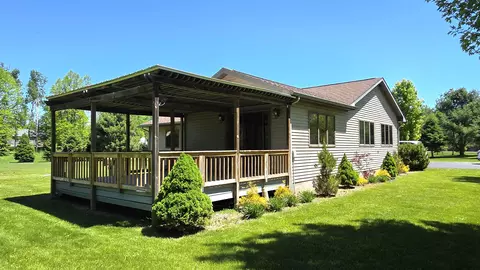 10911 Maple Ridge Dr, Onaway, MI 49765