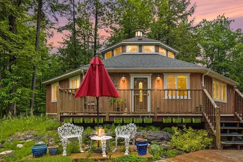 719 N Straits Hwy, Indian River, MI 49749