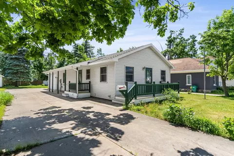 117 W Petoskey St, Gaylord, MI 49735