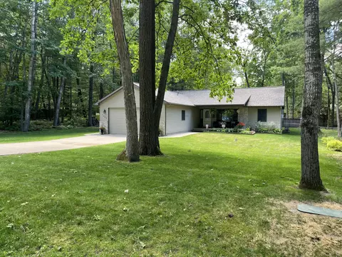 7397 W Nestel Rd, Houghton Lake, MI 48629
