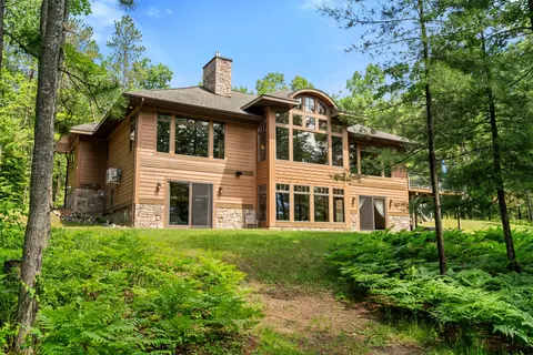417 N Silver Pl, Indian River, MI 49749