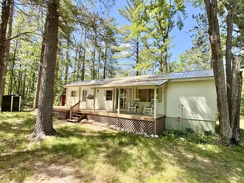 5958 Grandview Rd, Lewiston, MI 49756