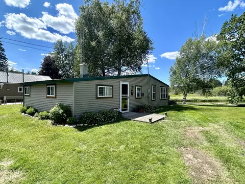 9312 Elizabeth Rd, Houghton Lake, MI 48629