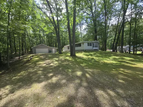 126 Ridgeview Dr, Prudenville, MI 48651