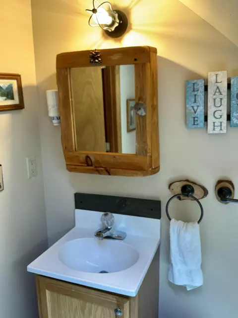 Bath - 11285 Pebble Dr, Roscommon, MI 48653 photo 3 of 4