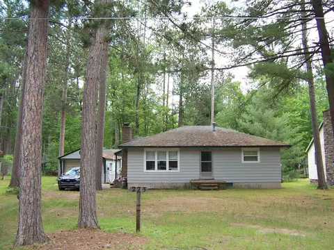 225 Sly St, Roscommon, MI 48653