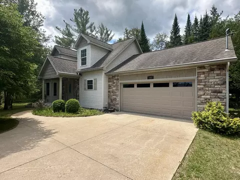 105 Evergreen Dr, Grayling, MI 49738