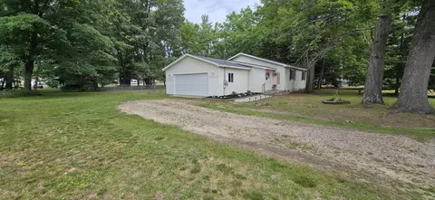 217 Weaver Dr, Houghton Lake, MI 48629