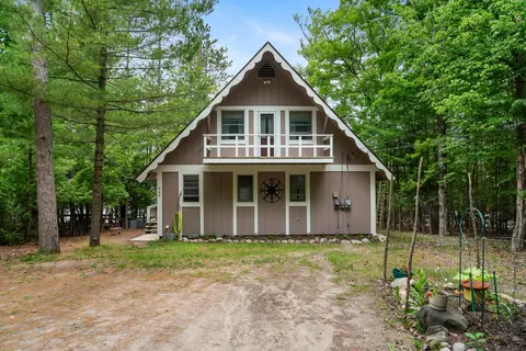 868 Chippewa Beach Rd, Indian River, MI 49749