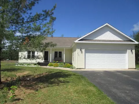 7830 Red Pine Trl, Alanson, MI 49706