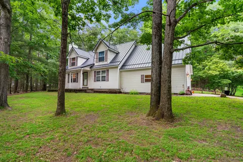 6921 S Waubun Rd, Indian River, MI 49749