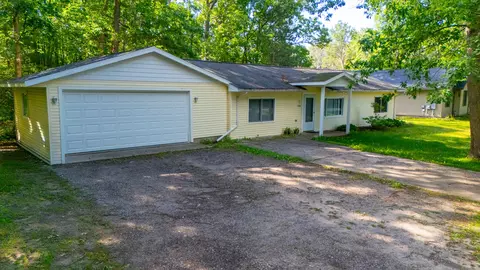 103 Marigold Ln, Houghton Lake, MI 48629