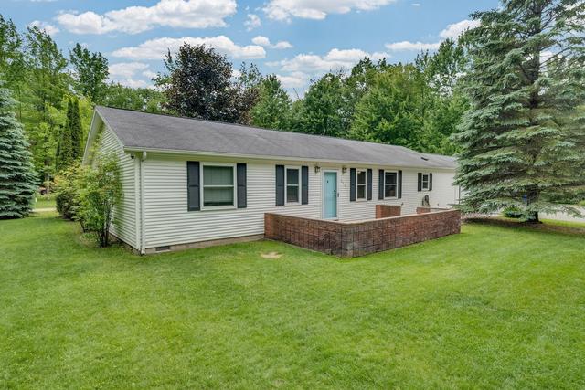 302 Redwine Dr, Houghton Lake, MI 48629
