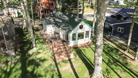 167 Alpena Trl, Houghton Lake, MI 48629