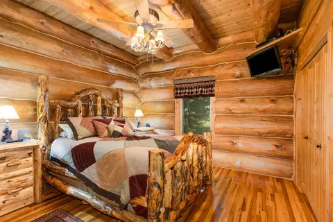 Bedroom - 23 Treasure Is, Roscommon, MI 48653 photo 1 of 4