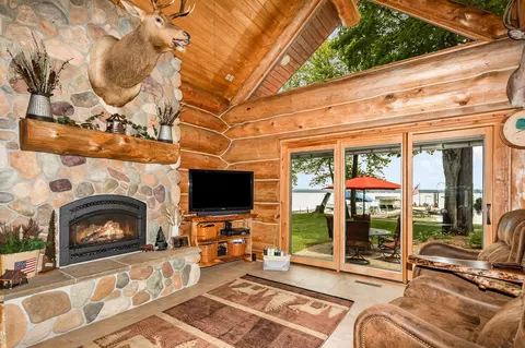 Living - 23 Treasure Is, Roscommon, MI 48653 photo 3 of 6