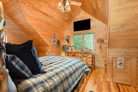 Bedroom - 23 Treasure Is, Roscommon, MI 48653 photo 4 of 4