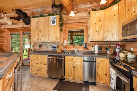 Kitchen - 23 Treasure Is, Roscommon, MI 48653 photo 4 of 5