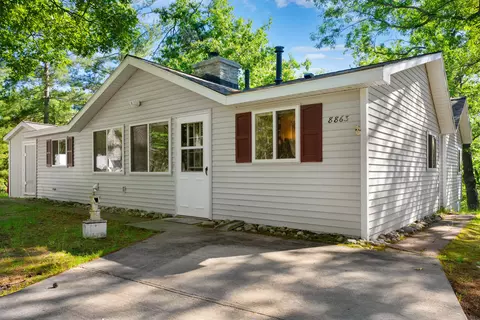 8863 E Log Cabin Trl, Atlanta, MI 49709