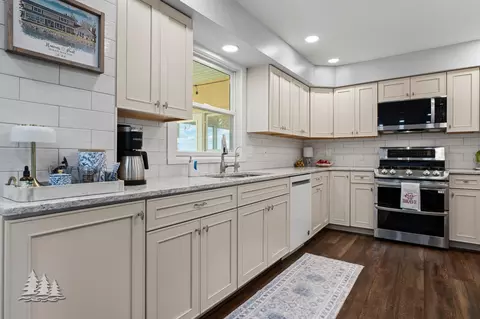 Kitchen - 4635 Grant Dr, Lewiston, MI 49756 photo 3 of 5