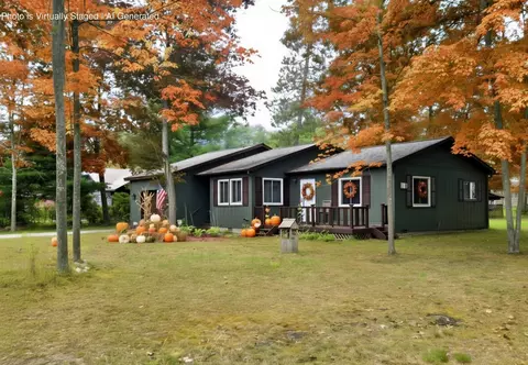 110 Acorn Ln, Houghton Lake, MI 48629