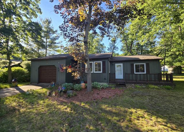 110 Acorn Ln, Houghton Lake, MI 48629